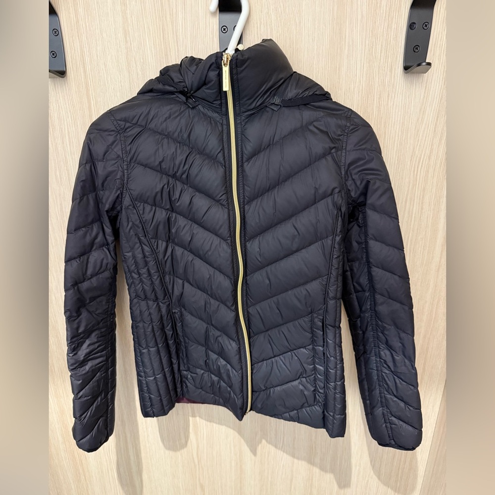 Michael Kors puffer jacket 🖤